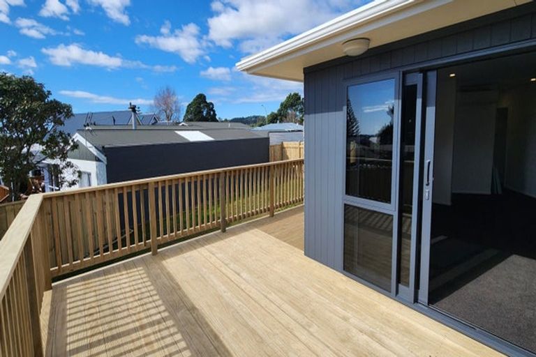 Photo of property in 8 Handley Place, Glen Avon, New Plymouth, 4312