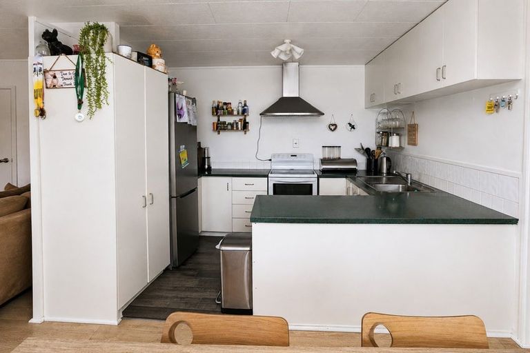 Photo of property in 42 Riverton Drive, Randwick Park, Auckland, 2105