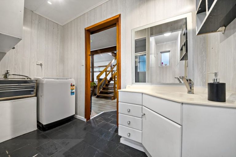 Photo of property in 91 Barrys Road, Glendene, Auckland, 0602