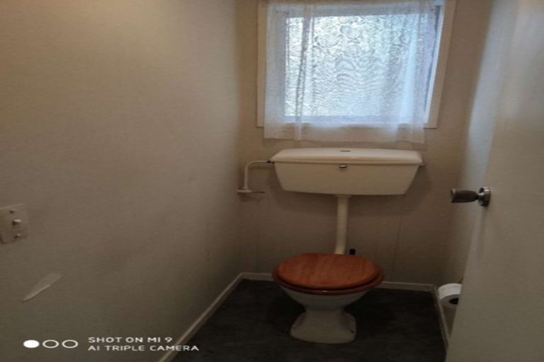 Photo of property in 22 Parrs Cross Road, Henderson, Auckland, 0612