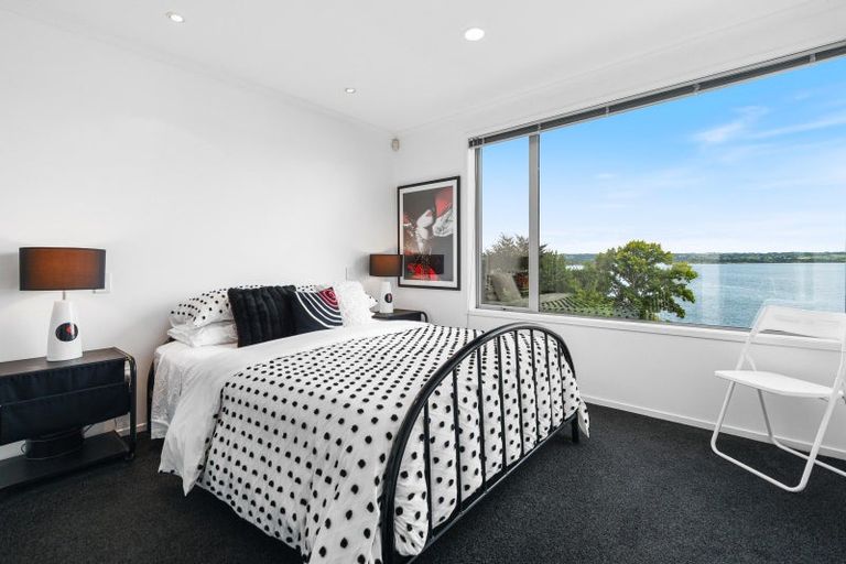 Photo of property in 24 Tupara Crescent, Kawaha Point, Rotorua, 3010