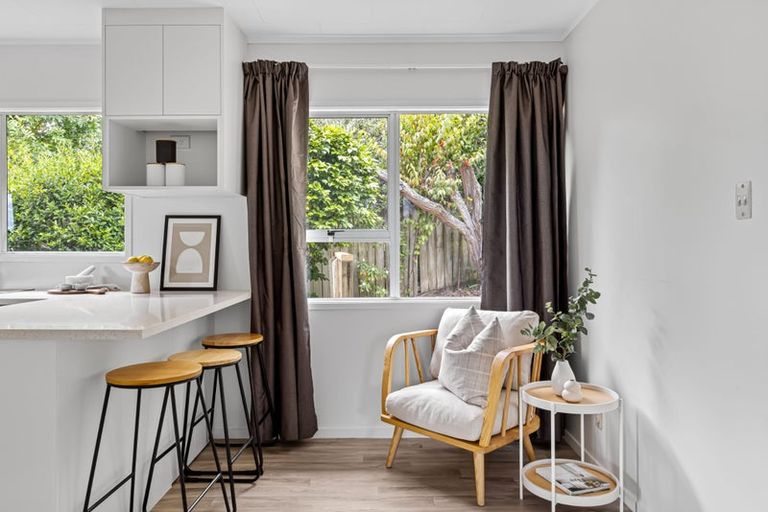 Photo of property in 1/23 Santiago Crescent, Unsworth Heights, Auckland, 0632