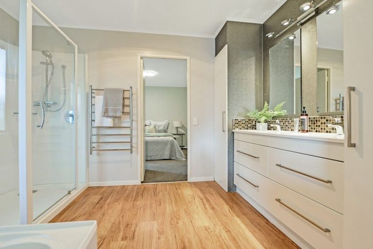 Photo of property in 10 Admiral Crescent, Flagstaff, Hamilton, 3210