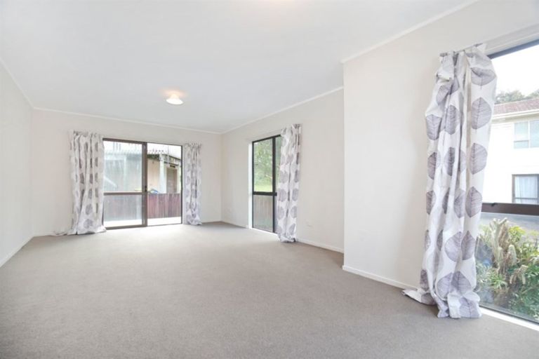 Photo of property in 10 Frosses Place, Massey, Auckland, 0614