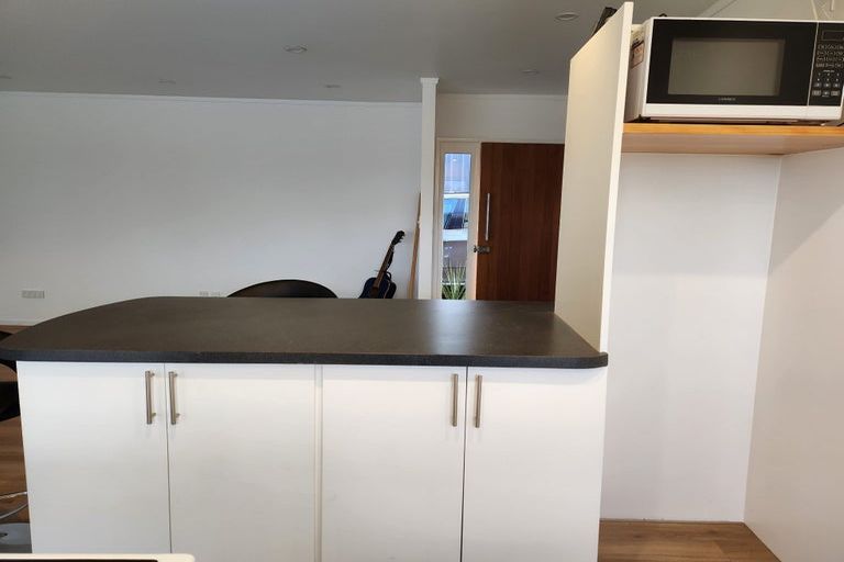 Photo of property in 2/44 Waimumu Road, Massey, Auckland, 0614