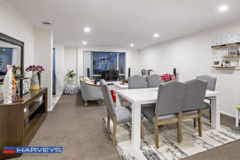 Photo of property in 33 Hollowout Street, Takanini, 2112