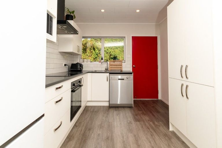 Photo of property in 5 Beeche Place, Birkdale, Auckland, 0626