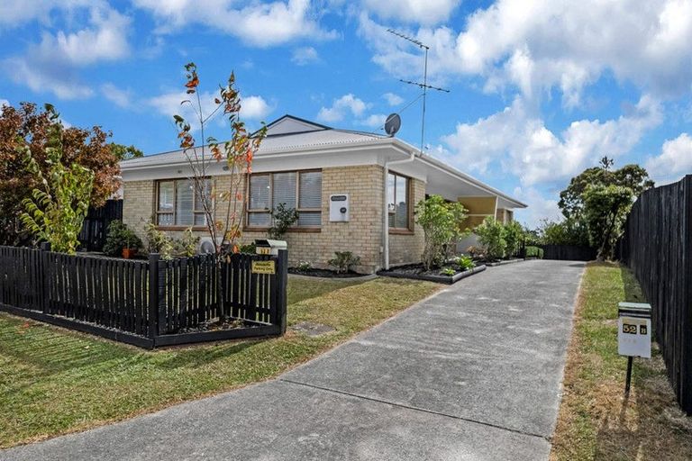 Photo of property in 1/52 Butterworth Drive, Glendene, Auckland, 0602