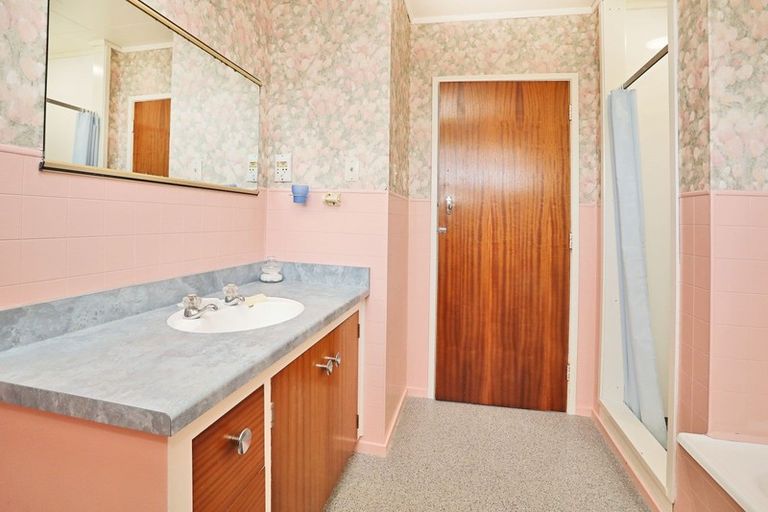 Photo of property in 73 Dunlop Street, Wallacetown, 9816