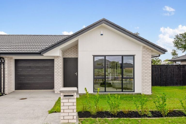 Photo of property in 78 Metoriti Crescent, Karaka, 2124