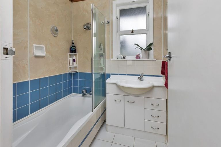 Photo of property in 16 Onerahi Road, Onerahi, Whangarei, 0110