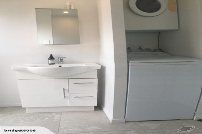 Photo of property in 2/50a Target Road, Totara Vale, Auckland, 0629