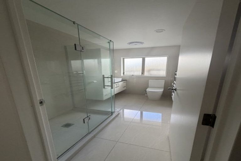 Photo of property in 5a Thurston Place, Bucklands Beach, Auckland, 2012