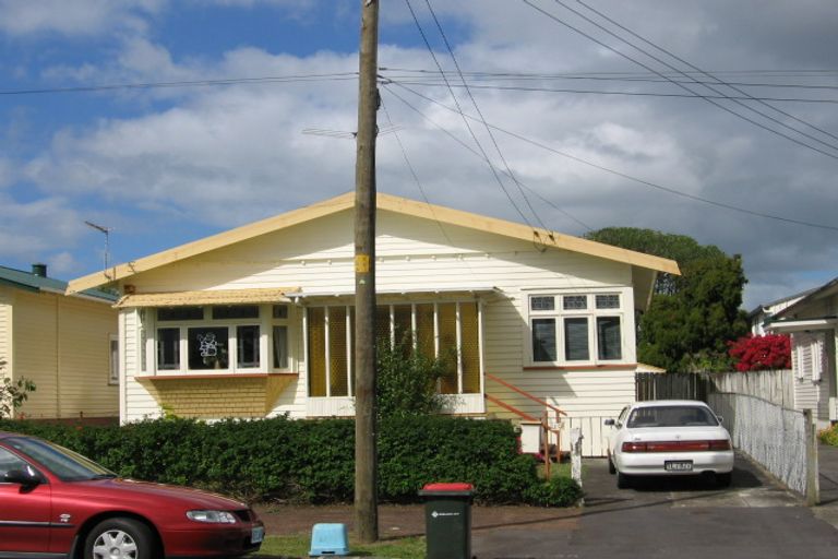 Photo of property in 19 Hawea Road, Point Chevalier, Auckland, 1022