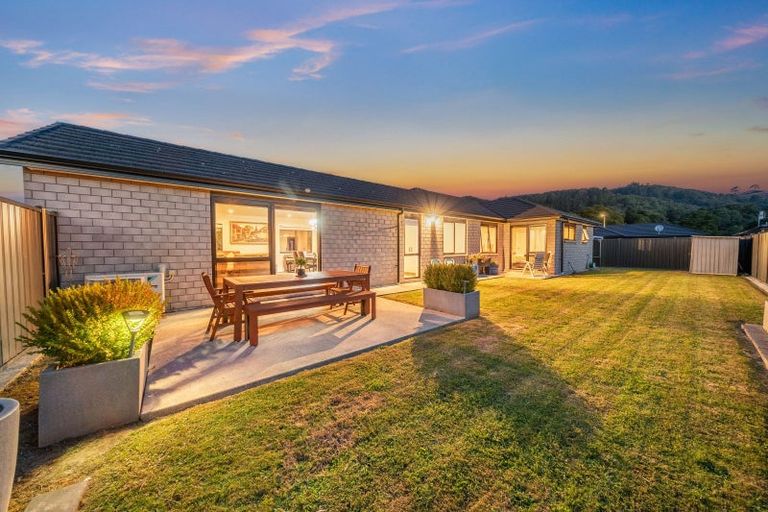 Photo of property in 3 Te Kaeaea Crescent, Wallaceville, Upper Hutt, 5018