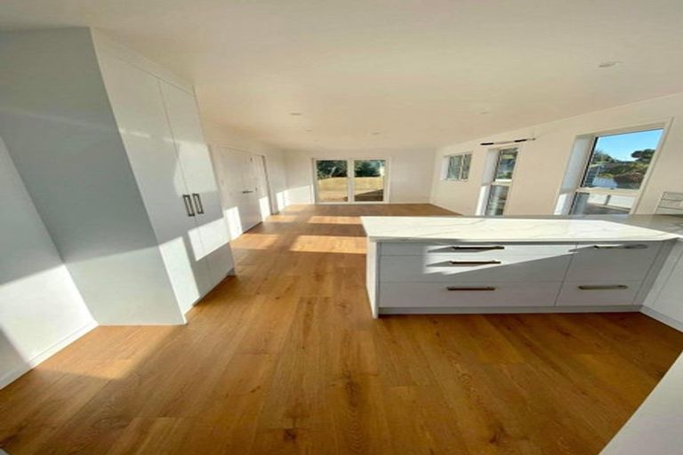 Photo of property in 30 Albatross Road, Red Beach, 0932