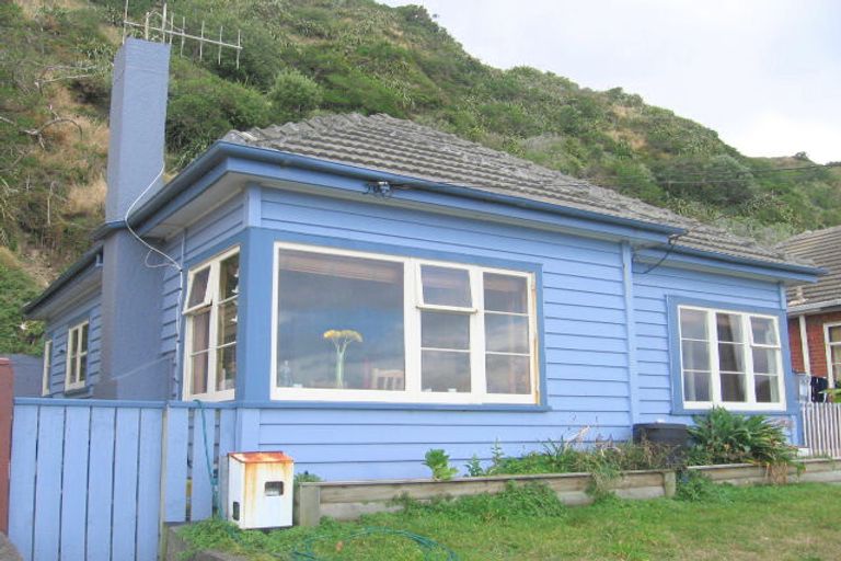 Photo of property in 130 The Esplanade, Houghton Bay, Wellington, 6023