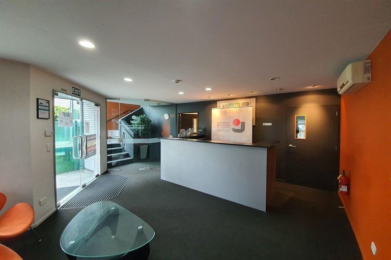 Photo of property in 1/108 Lincoln Road, Henderson, Auckland, 0610