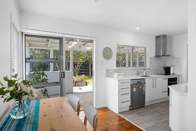 Photo of property in 3/29 Manuka Road, Bayview, Auckland, 0629