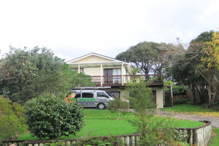Photo of property in 15 Rosario Crescent, Red Beach, 0932