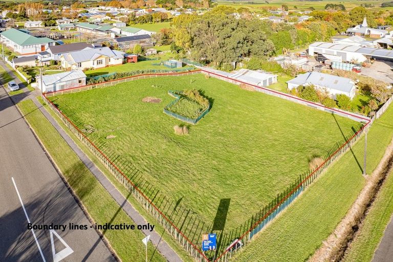 Photo of property in 29 Brassey Street, Waverley, 4510