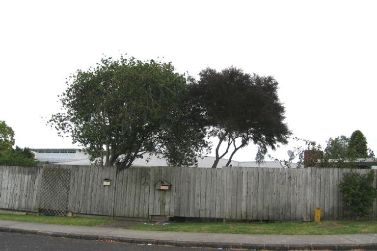 Photo of property in 11 Mackwood Place, Birkdale, Auckland, 0626