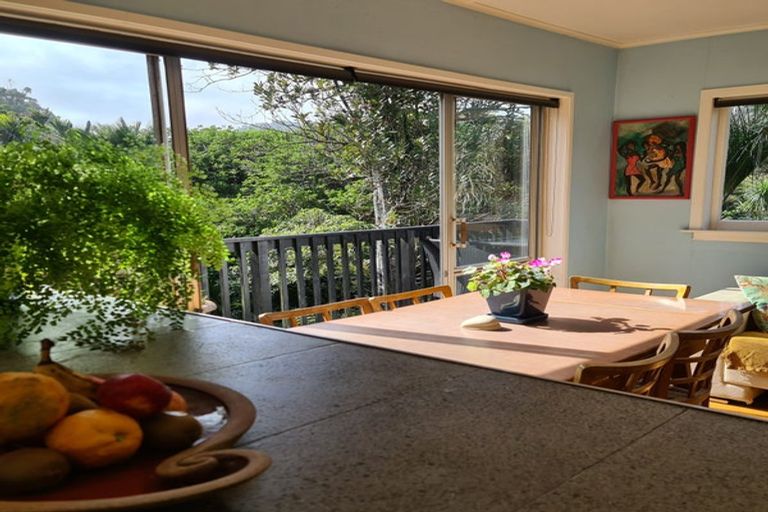 Photo of property in 10-12 Glenesk Road, Piha, New Lynn, 0772