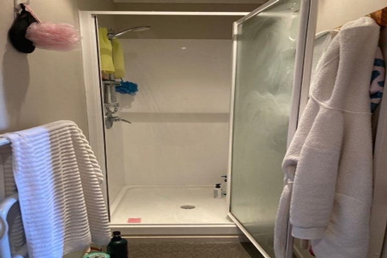 Photo of property in 10 Westview Grove, Miramar, Wellington, 6022