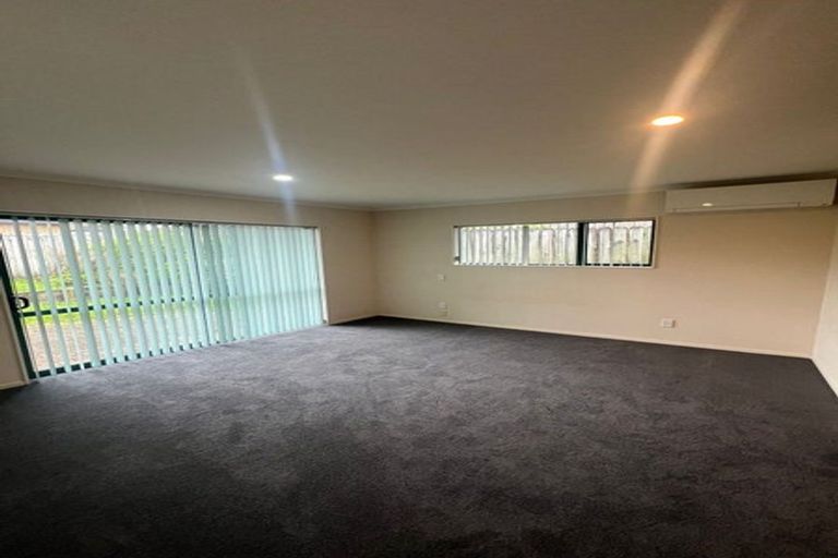 Photo of property in 3 Nephin Place, East Tamaki Heights, Auckland, 2016