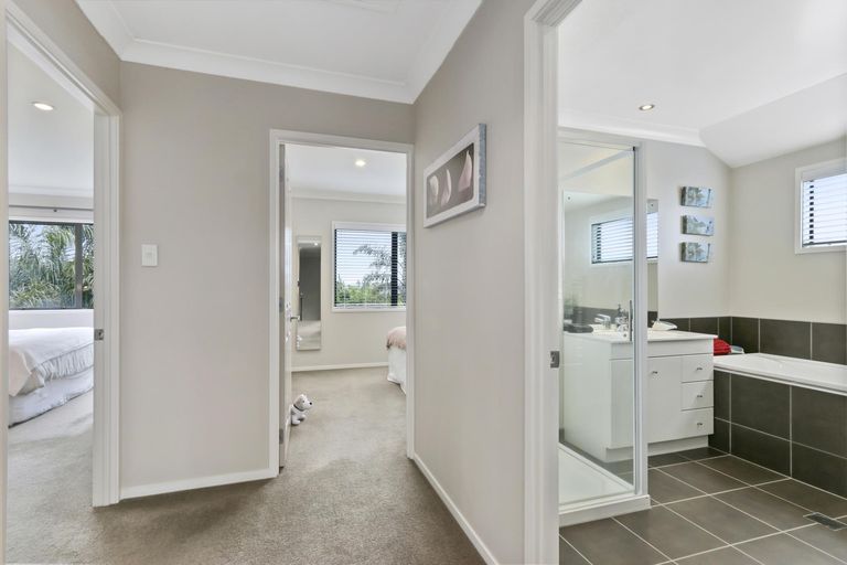 Photo of property in 21 Corsica Way, Karaka, Papakura, 2113