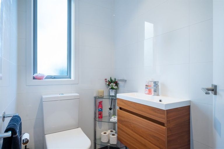 Photo of property in 28b Bluefin Way, West Harbour, Auckland, 0618