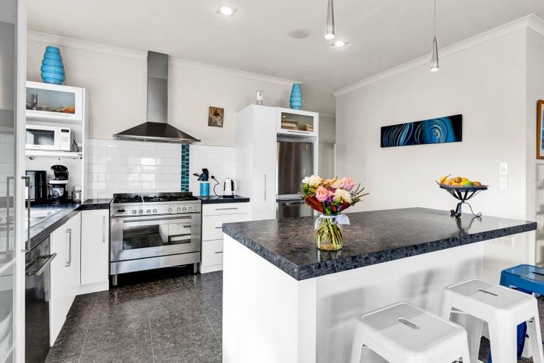 Photo of property in 19 Nobs Line, Strandon, New Plymouth, 4312