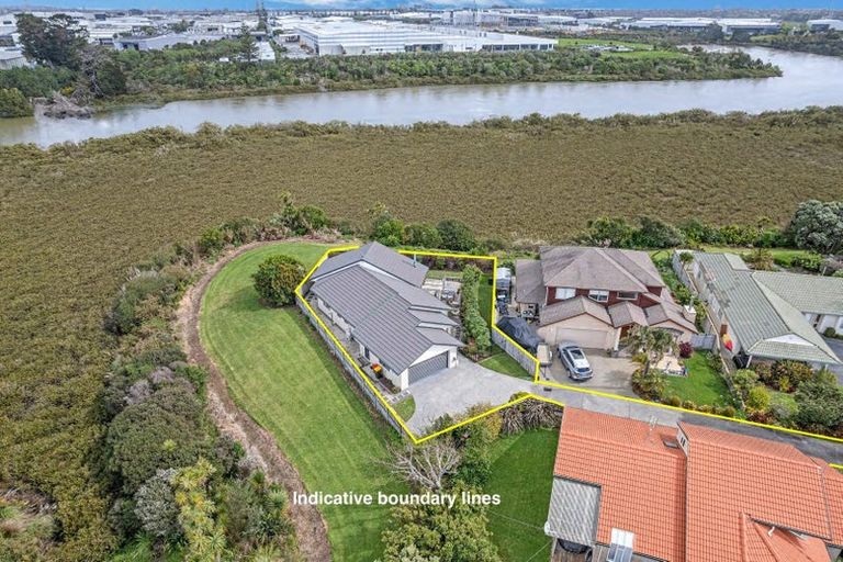 Photo of property in 12 Paradise Place, Pakuranga Heights, Auckland, 2010