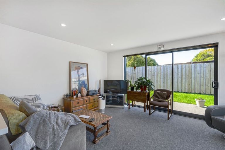 Photo of property in 12 Fairbairn Close, Halswell, Christchurch, 8025