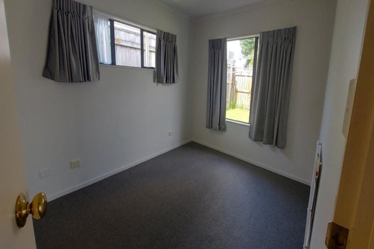 Photo of property in 1/10 Netherlands Avenue, Kelston, Auckland, 0602