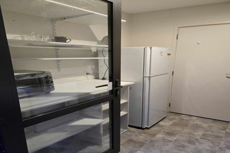 Photo of property in 29 Deverell Place, Northcross, Auckland, 0632