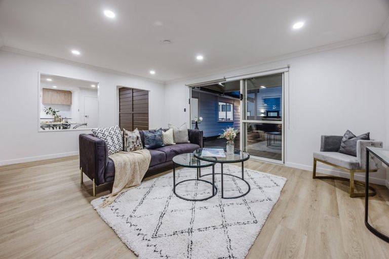 Photo of property in 60a Reelick Avenue, Pakuranga Heights, Auckland, 2010