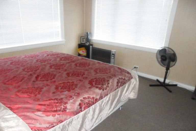 Photo of property in 34 Buscomb Avenue, Henderson, Auckland, 0610