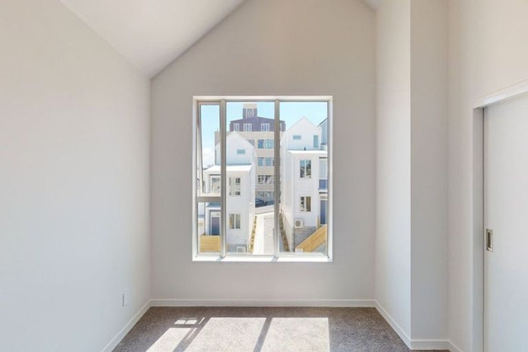 Photo of property in 12/30 Pirie Street, Mount Victoria, Wellington, 6011