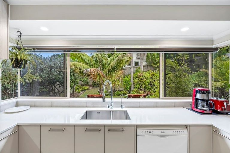 Photo of property in 8 Landvale Court, Browns Bay, Auckland, 0630