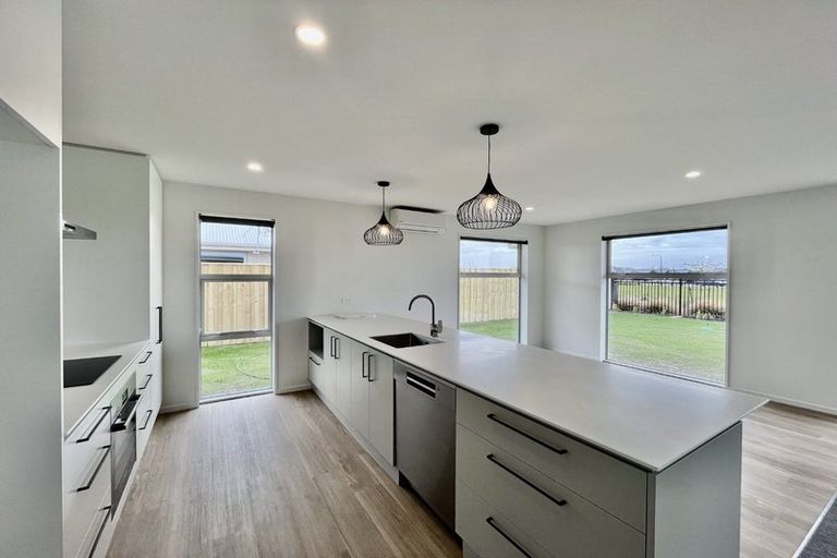 Photo of property in 5/172 Don Buck Road, Massey, Auckland, 0614