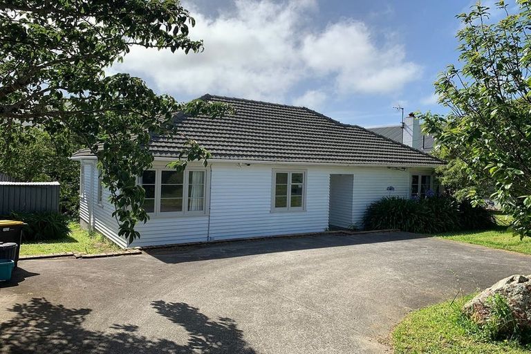 Photo of property in 33 Coates Street, Tawa, Wellington, 5028