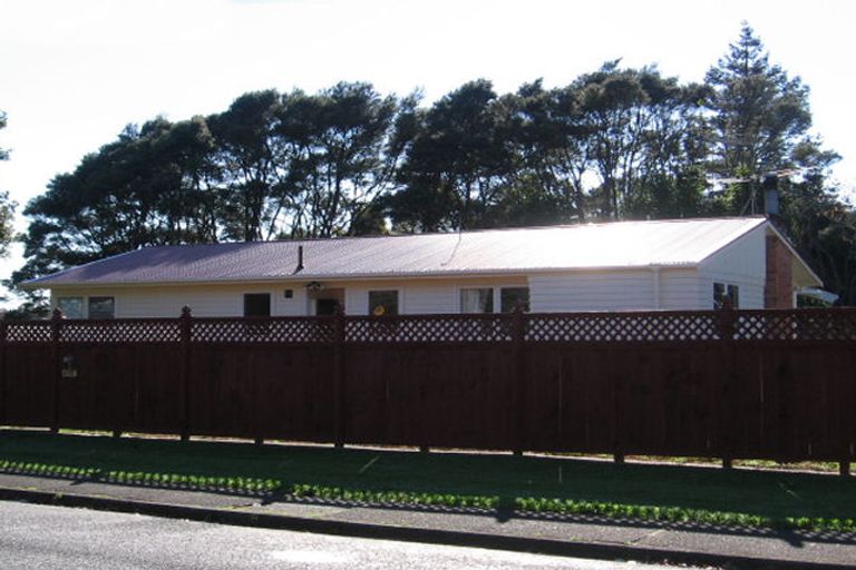 Photo of property in 2 Paewai Road, Glen Eden, Auckland, 0602