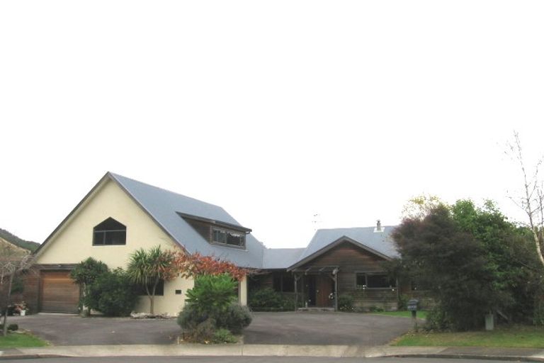 Photo of property in 7-9 Shotover Grove, Waikanae, 5036