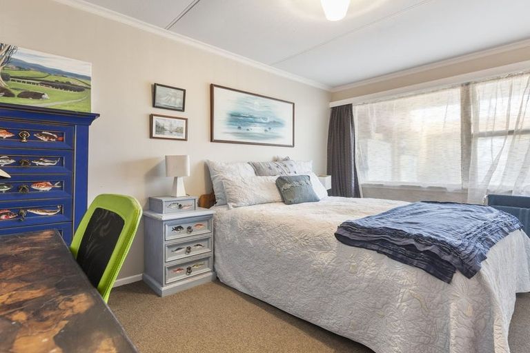 Photo of property in 8 Omata Road, Westown, New Plymouth, 4310