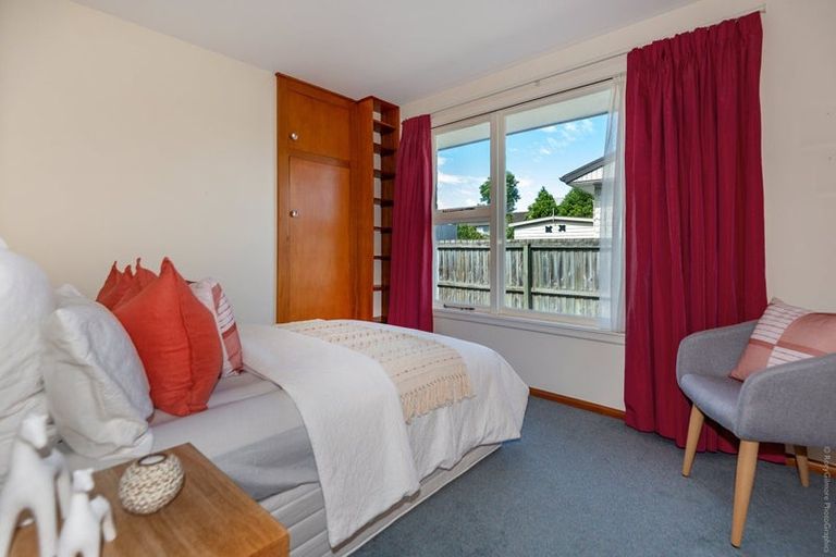 Photo of property in 13 Woodbury Street, Avonhead, Christchurch, 8042