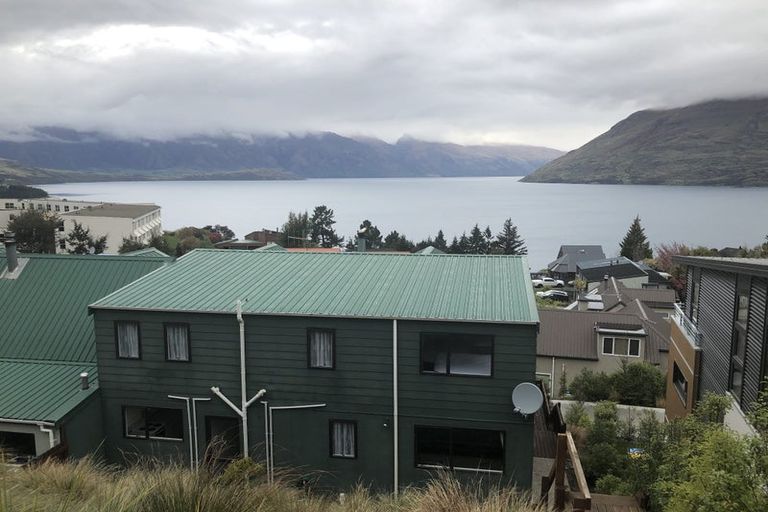 Photo of property in 2/28 Sainsbury Road, Fernhill, Queenstown, 9300