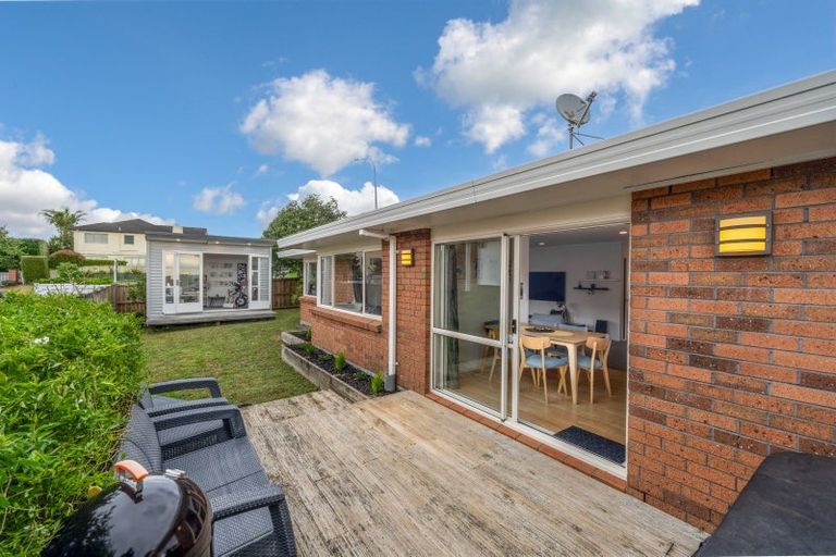 Photo of property in 17 Matterhorn Crescent, Northpark, Auckland, 2013