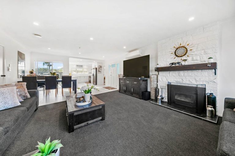 Photo of property in 84 Shaw Road, Oratia, Auckland, 0604