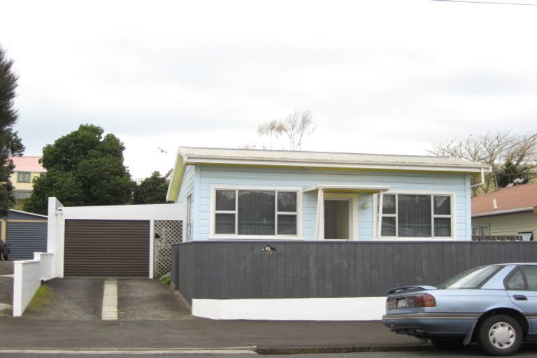 Photo of property in 102 Young Street, New Plymouth, 4310